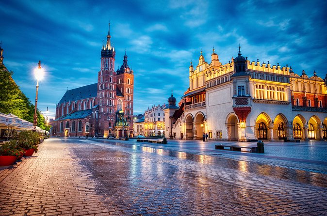 2-Hour City Walking Tour in Creepy Krakow - Krakow’s dragon, and why the ending matters