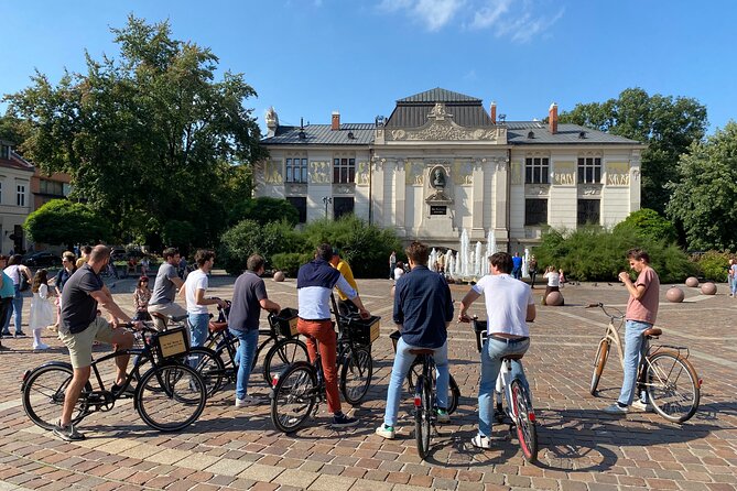 2 Hours Old Town Guided Bike Tour in Krakow - The guide factor: why the stories matter