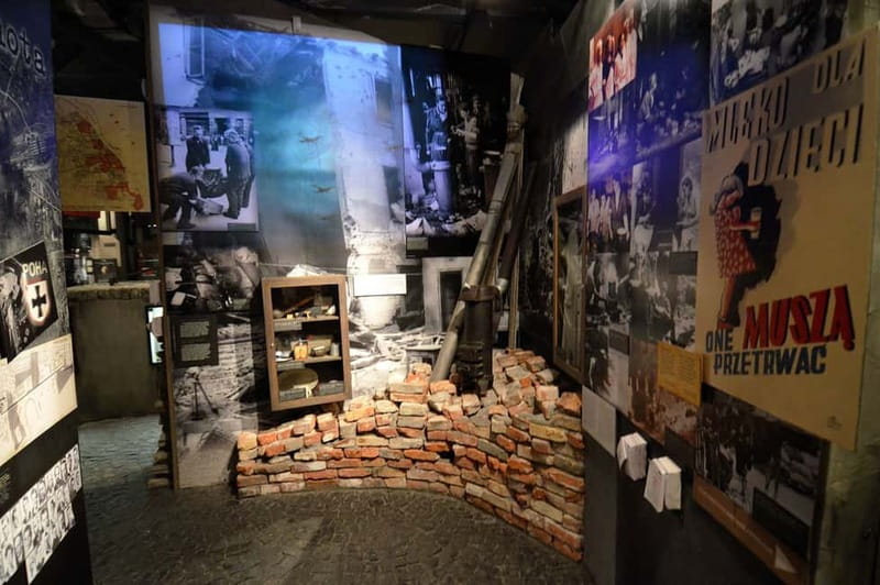 3-hour tour at Warsaw Uprising 1944 Museum /inc. Pick-up/ - Original weapons, clothing, and personal items you can’t unsee