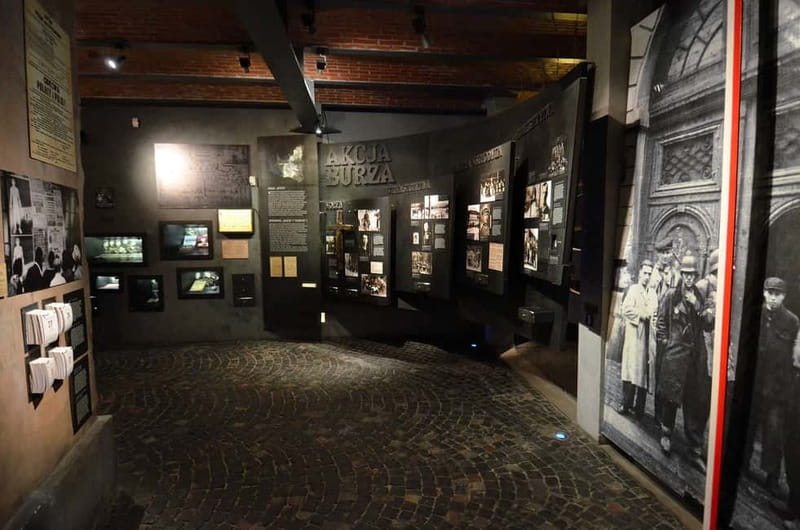 3-hour tour at Warsaw Uprising 1944 Museum /inc. Pick-up/ - The 3D flight simulation and the 1944 film, the two moments that reset your perspective