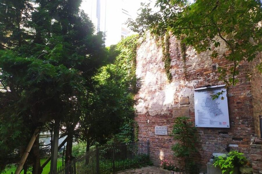 A unique walking tour of Jewish Warsaw -- past and present - Miła 18: where the ghetto story becomes personal