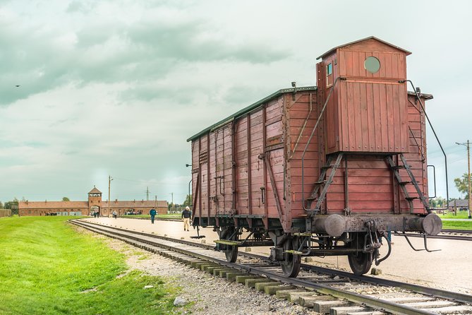 Auschwitz Birkenau and Wieliczka Salt Mine Guided Full Day Tour - How the guides and small-group size affect the day