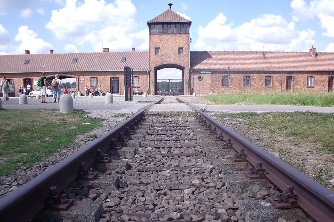 Auschwitz & Birkenau Best Value Guided Tour -Skip The LineTickets - Auschwitz I: how the 2 hours typically feels