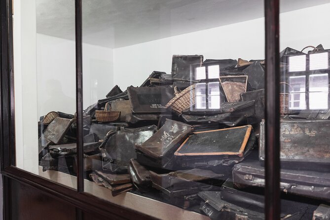 Auschwitz-Birkenau: Day Trip & Transfer from Kraków - Krakow to Auschwitz, the part that can make or break the day
