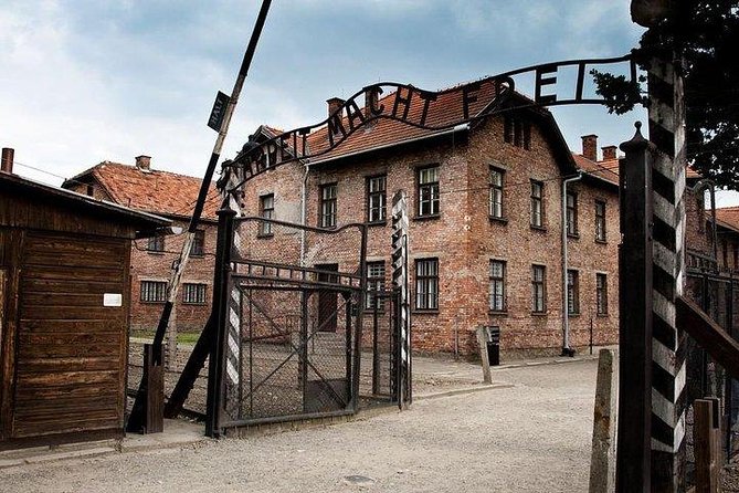 Auschwitz Birkenau Guided Tour - Auschwitz-Birkenau Day Trip from Krakow: why this format works