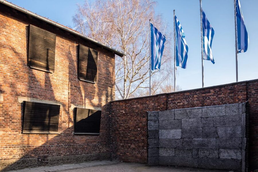 Auschwitz-Birkenau: Guided Tour and Skip-The-Line Ticket - Entering Auschwitz I Without the Stress of Waiting
