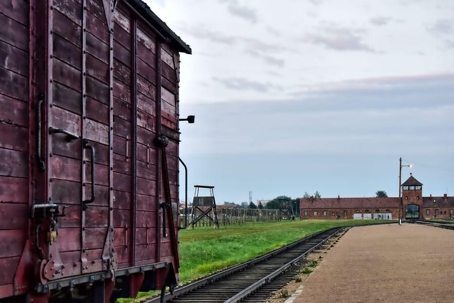 Auschwitz-Birkenau: Guided Tour and Skip-The-Line Ticket - Break Timing, Lunch, and the 2 km Move to Brzezinka