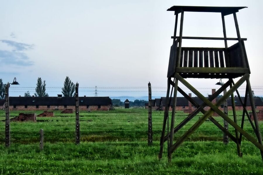 Auschwitz-Birkenau: Guided Tour and Skip-The-Line Ticket - Auschwitz I Guided Block: How the First 1.20 to 1.50 Hours Work