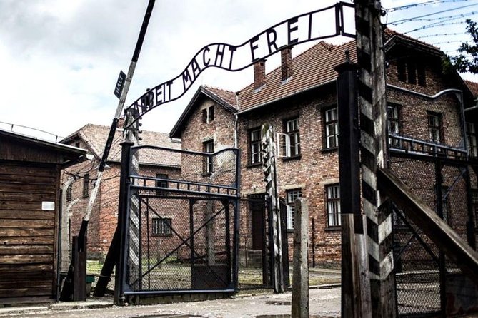 Auschwitz-Birkenau guided tour from Krakow - private car - Auschwitz I: passing through the iconic gate and focusing on what remains