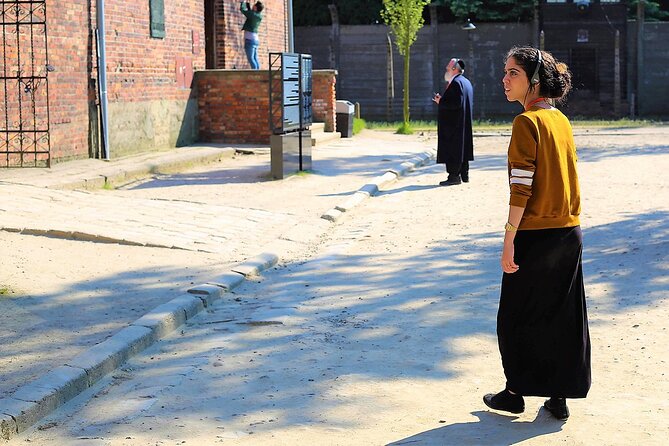 Auschwitz Birkenau: Live-Guided Tour with Transportation and Hotel Pickup - Auschwitz From Krakow, With an Early-Start Reality Check