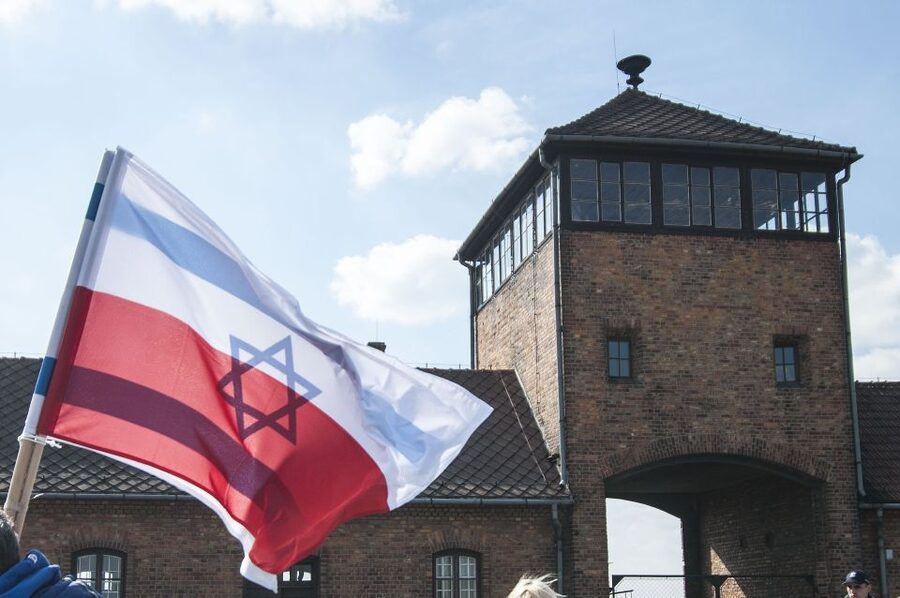 Auschwitz-Birkenau Private Tour from Katowice & Transport - Door-to-door from Katowice: why the private car helps