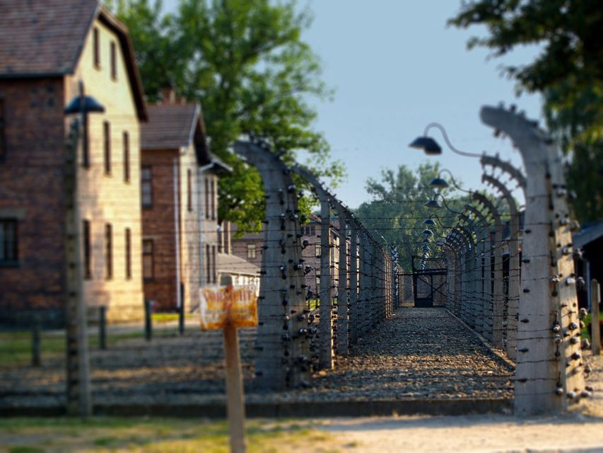 Auschwitz-Birkenau Private Tour from Katowice & Transport - Auschwitz I vs Auschwitz II: when plans shift