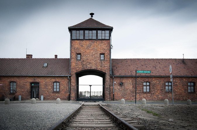 Auschwitz-Birkenau Private Tour from Krakow - Who Should Book This Auschwitz-Birkenau Private Option