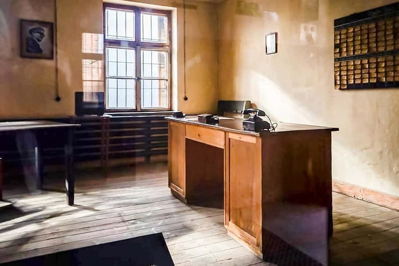 Auschwitz-Birkenau Skip-the-Line Guided Tour - Who this tour suits best