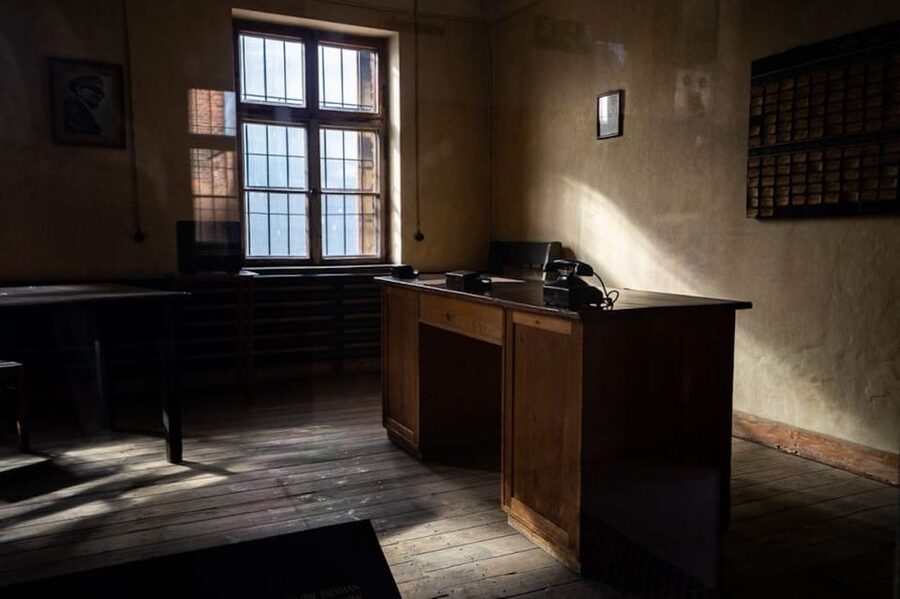 Auschwitz-Birkenau: Skip-the-Line Ticket and Guided Tour - Pacing, the short lunch break, and what to pack