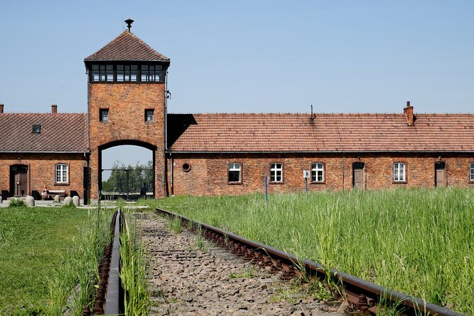 Auschwitz Birkenau Tour with Private Transport from Kraków - Getting picked up in Kraków and arriving on time