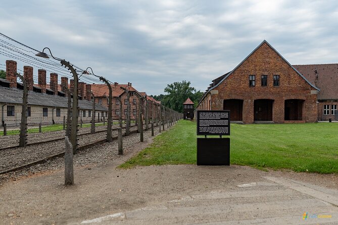 Auschwitz-Birkenau & Wieliczka Salt Mine – One Day Guided Trip - Back in Krakow: leaving time for food and your own pace