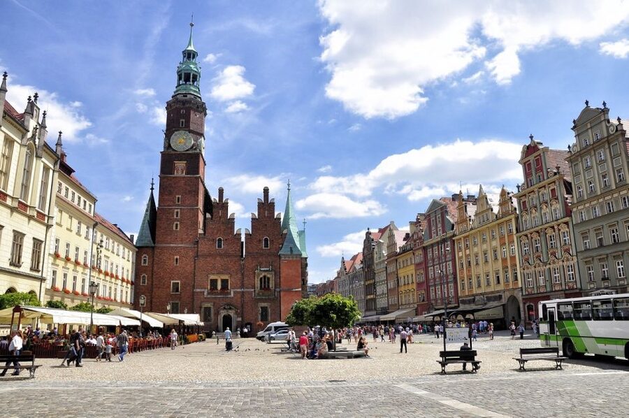 Bike Tour of Wroclaw Old Town, Top Attractions and Nature - The 3-hour option adds Szczytnicki Park and modern Wroclaw icons
