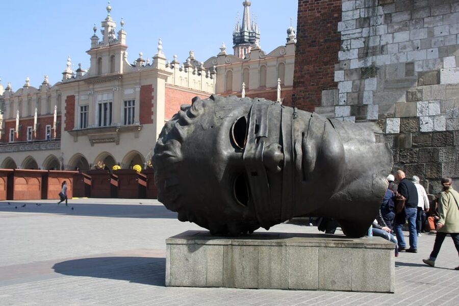 Cracow's Old Town sightseeing & St. Mary's Basilica Visit - Old Town Orientation in 90 Minutes, Not a Marathon