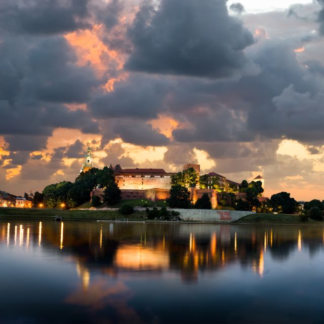 Creepy Krakow: 2-Hour City Walking Tour - Guide style and languages, from Susanna to Navia