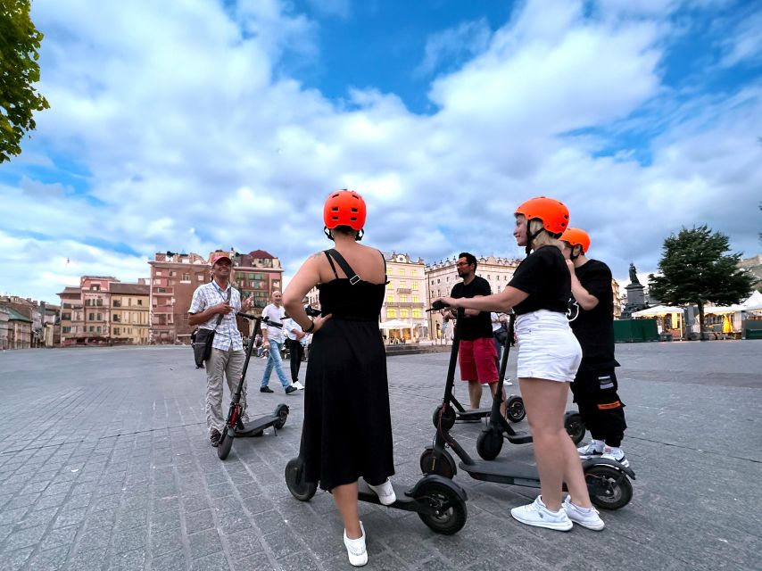 Electric Scooter Tour: Gdańsk Shipyard - 1,5-Hour of Magic! - Training and safety gear, so you spend time seeing, not worrying