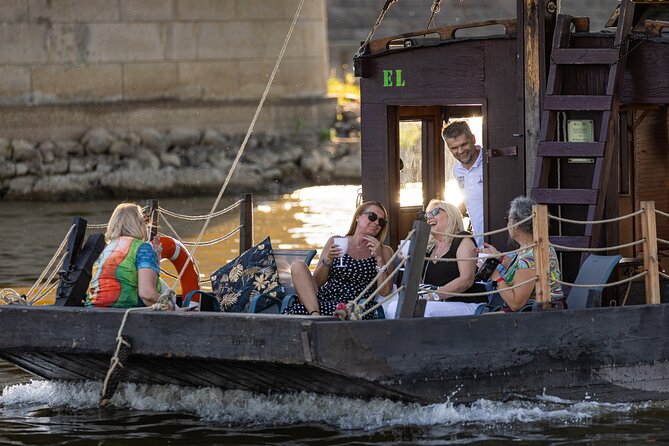 Evening Cruises with Drinks - Service, Comfort, and Small-Group Vibes on the Boat