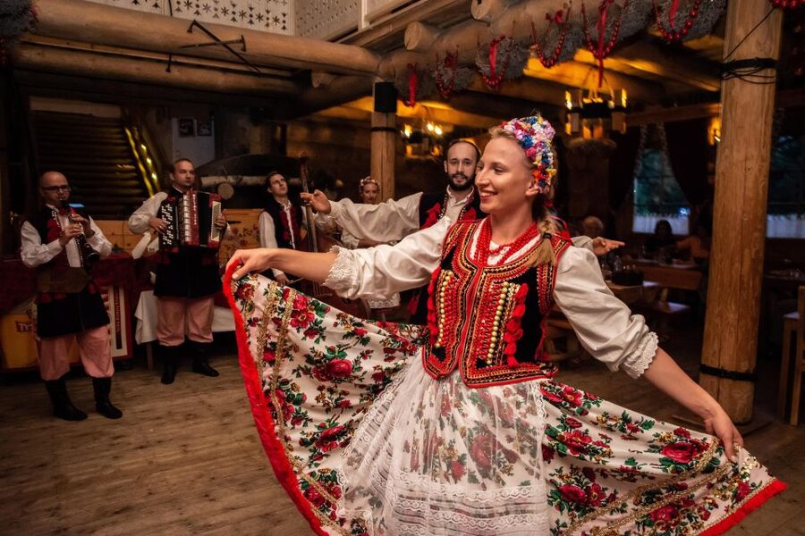 Evening Folk Show, singing, dancing and delicious food! - Cottage dinner and folk show at Skansen Smaków, Kryspinów near Krakow