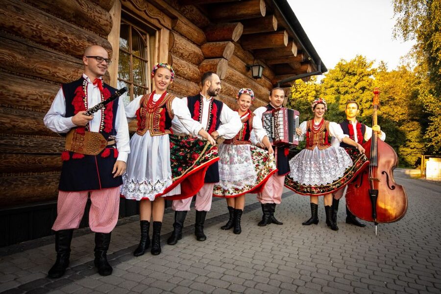Evening Folk Show, singing, dancing and delicious food! - Transfer timing and where to meet by the Wawel side