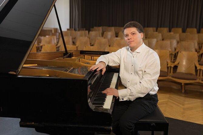 Everyday Chopin Concert at 7 PM with candlelight by the Castle - The concert experience: how the music session plays out