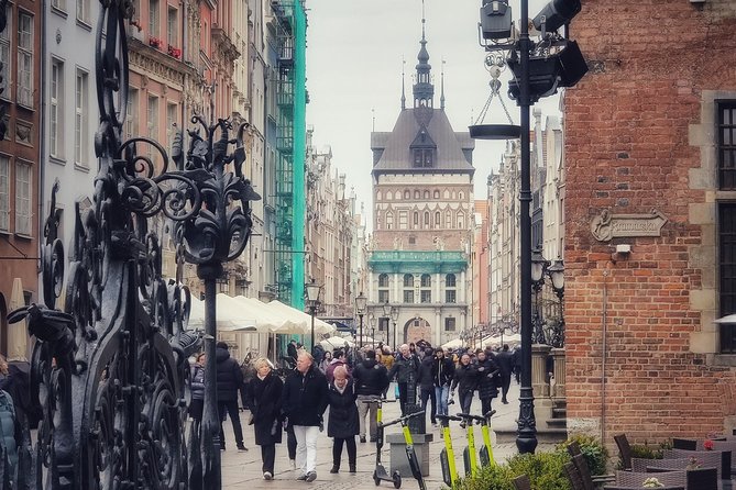 First Time in Gdańsk? Private Tour of Old Gdańsk’s Highlights - Mariacka Street and St. Mary’s Church: big Gothic, big payoff