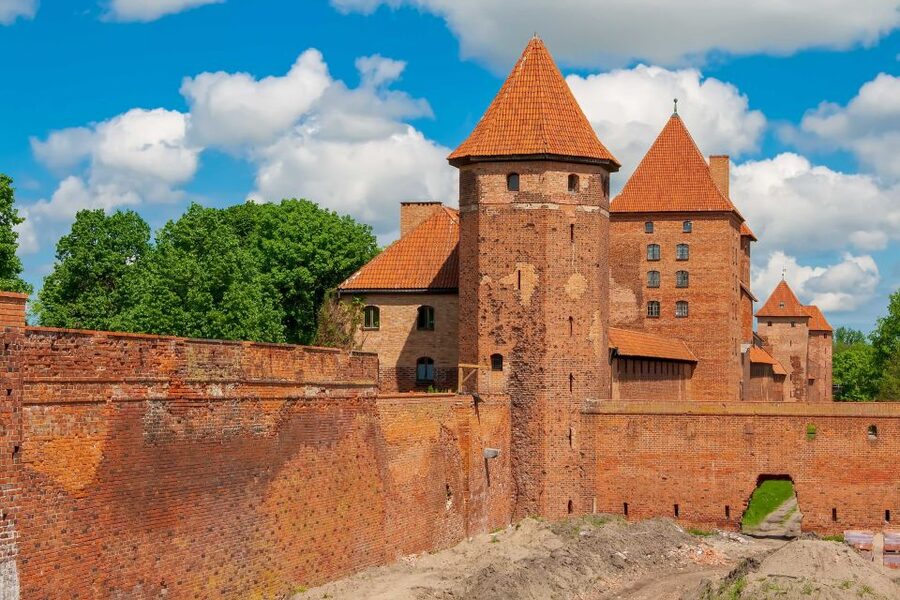 From Gdansk: Malbork Castle Half-Day Private Tour - Old Technical Devices and the Collection of Past Arms