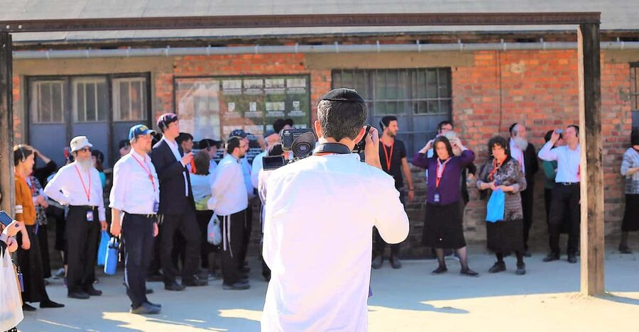 From Krakow: Auschwitz Birkenau Small Group Tour with Pickup - The early start, the van ride, and why timing matters