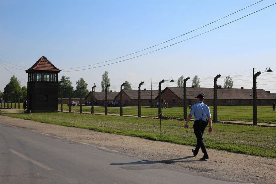 From Krakow: Auschwitz Birkenau Small Group Tour with Pickup - Food on the road: optional lunchbox and what to expect