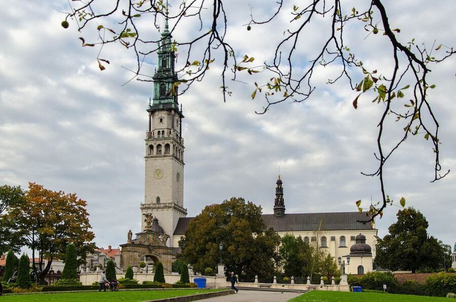 From Krakow: Częstochowa, Black Madonna and Lagiewniki Tour - One drawback to plan around