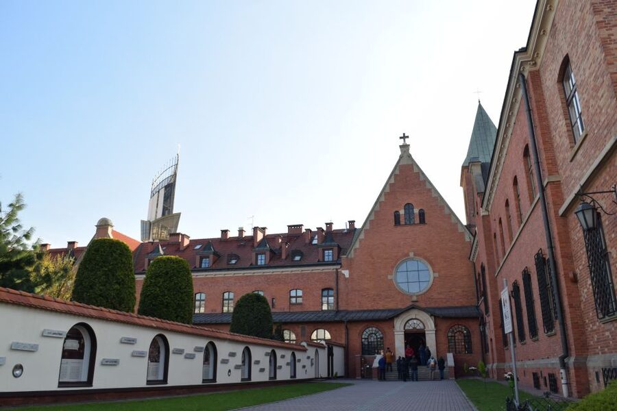 From Krakow: Częstochowa, Black Madonna and Lagiewniki Tour - Details that shape the day: modest dress, souvenirs, and the value of free time