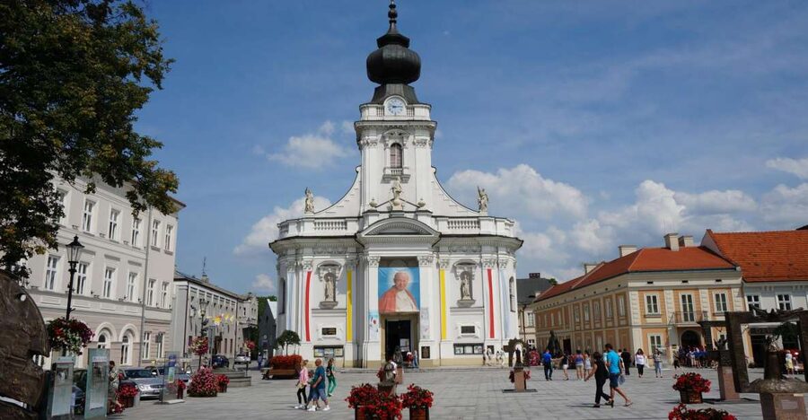 From Krakow: Full-Day Wadowice & Czestochowa Tour - Why Wadowice and Częstochowa Makes Sense Together