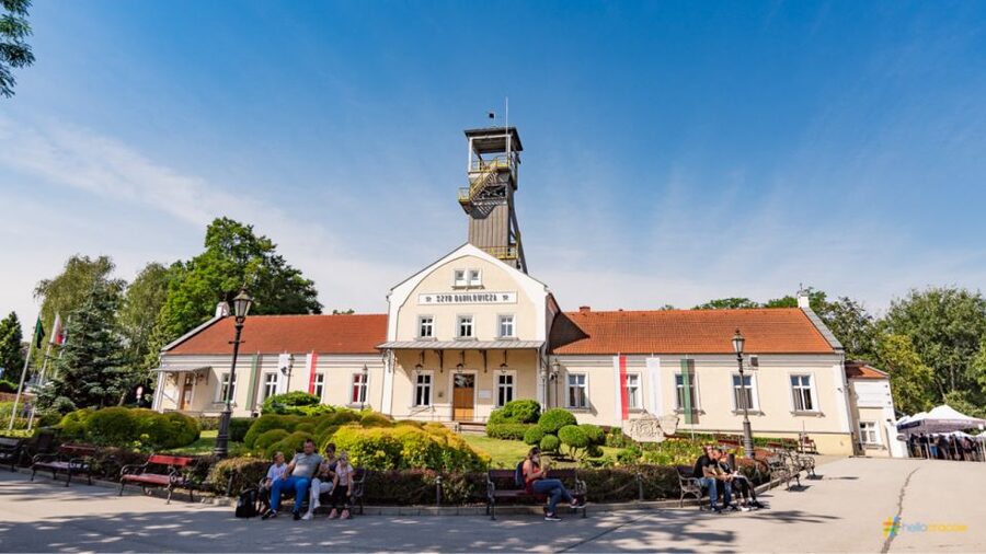 From Krakow: Guided Tour in Wieliczka Salt Mine - Why Wieliczka feels different from other mine tours
