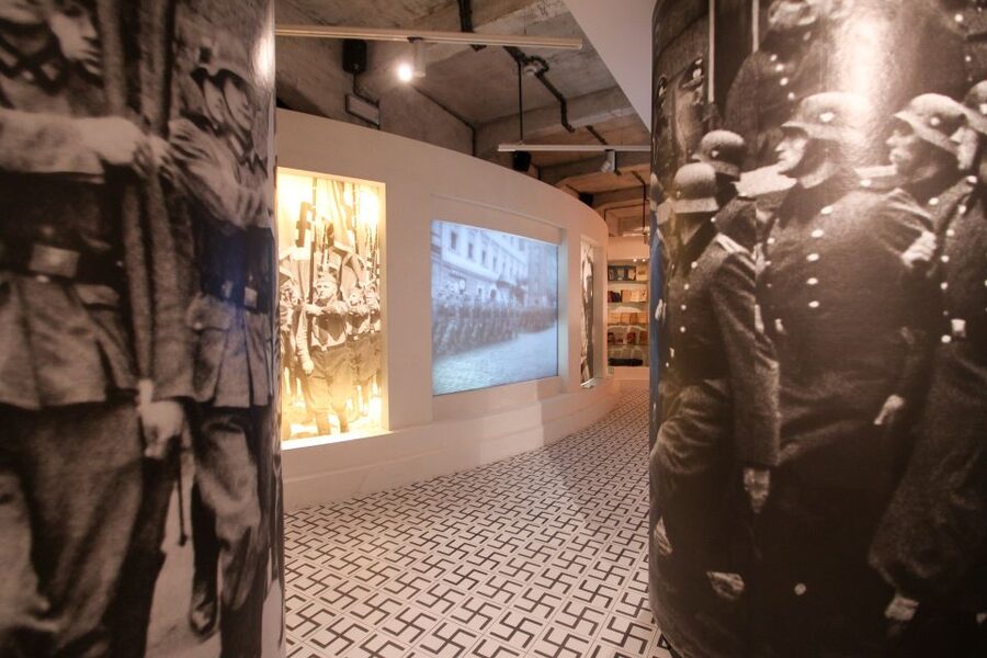 From Krakow: Half-Day Salt Mine and Schindler's Factory Tour - Podgórze Break Time: Lunch, Coffee, and a Breather Before WWII History