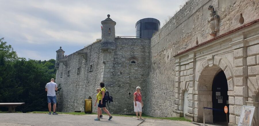 From Krakow: Ojców National Park & Ogrodzieniec Castle Tour - Chapel on the Water and the Hercules rock photo stops