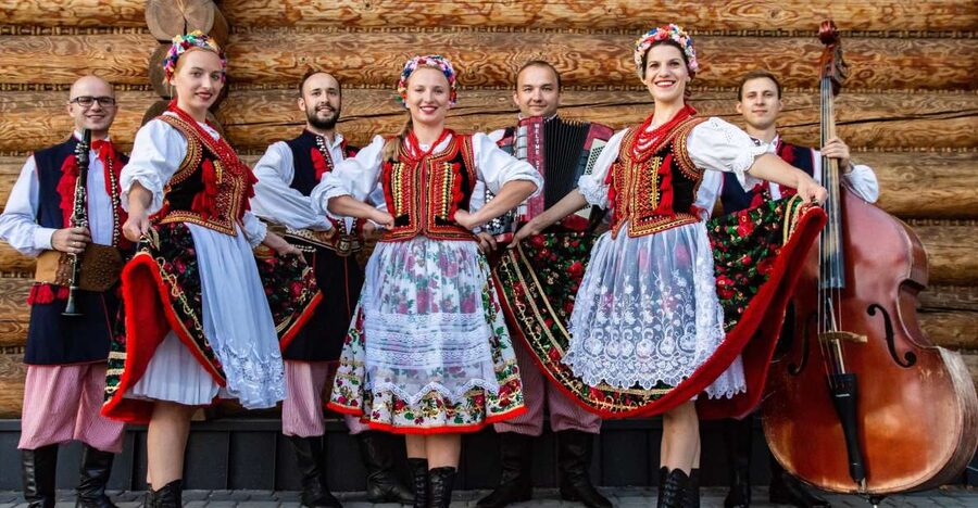 From Krakow: Polish Folk Show with All-You-Can-Eat Dinner - Unlimited beer and wine, plus the self-serve flow