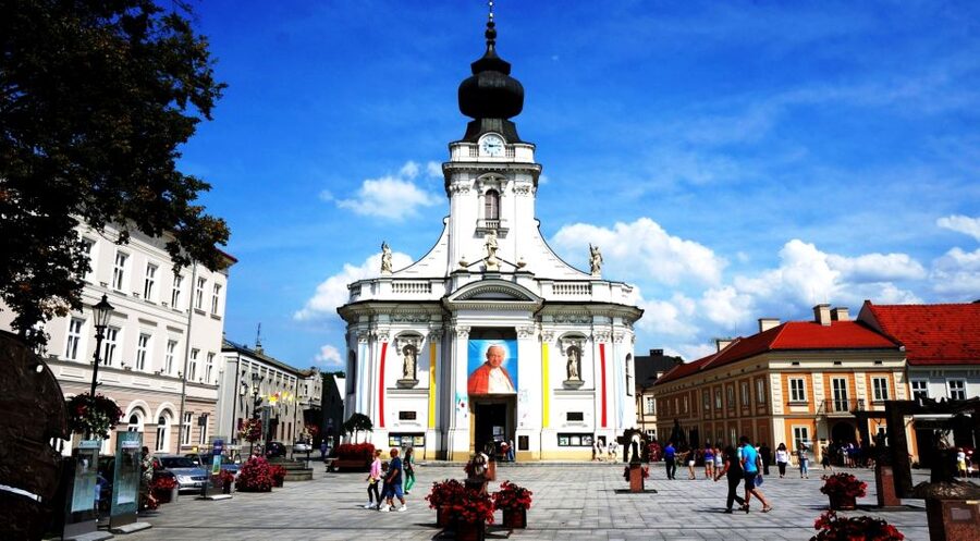 From Krakow: Wadowice & Sanctuary of Divine Mercy Tour - Lunch options and how to handle meals on a spiritually heavy day