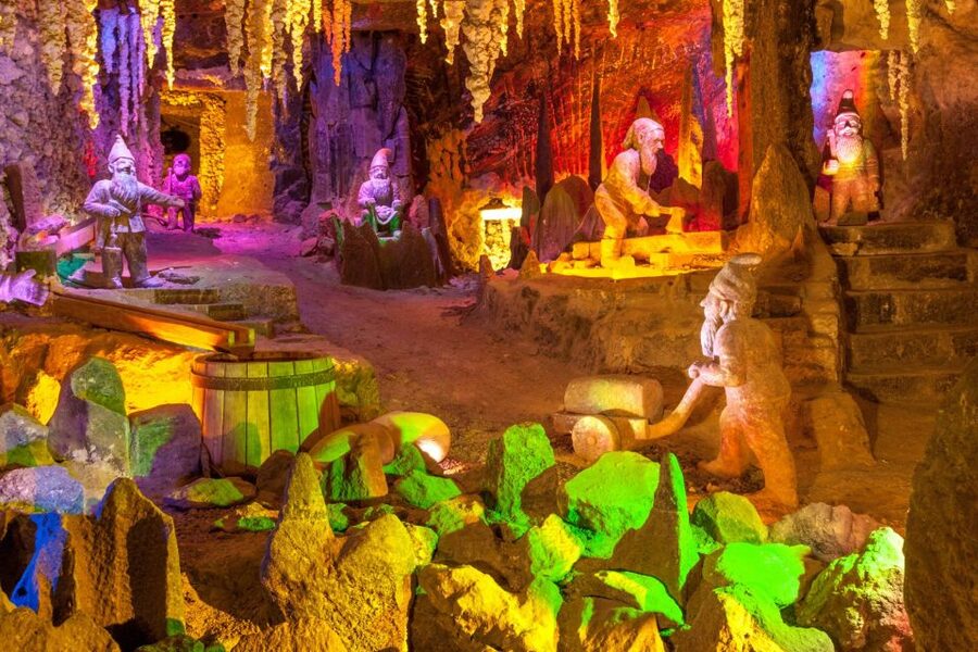 From Krakow: Wieliczka Salt Mine Tour & Skip the Line Ticket - Main Hall Free Time, Group Pace, and Photographing Salt Art