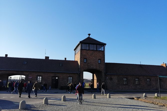 From Warsaw Auschwitz and Krakow one day tour by train with pick up and drop off - Picking the right train: early express vs premium comfort