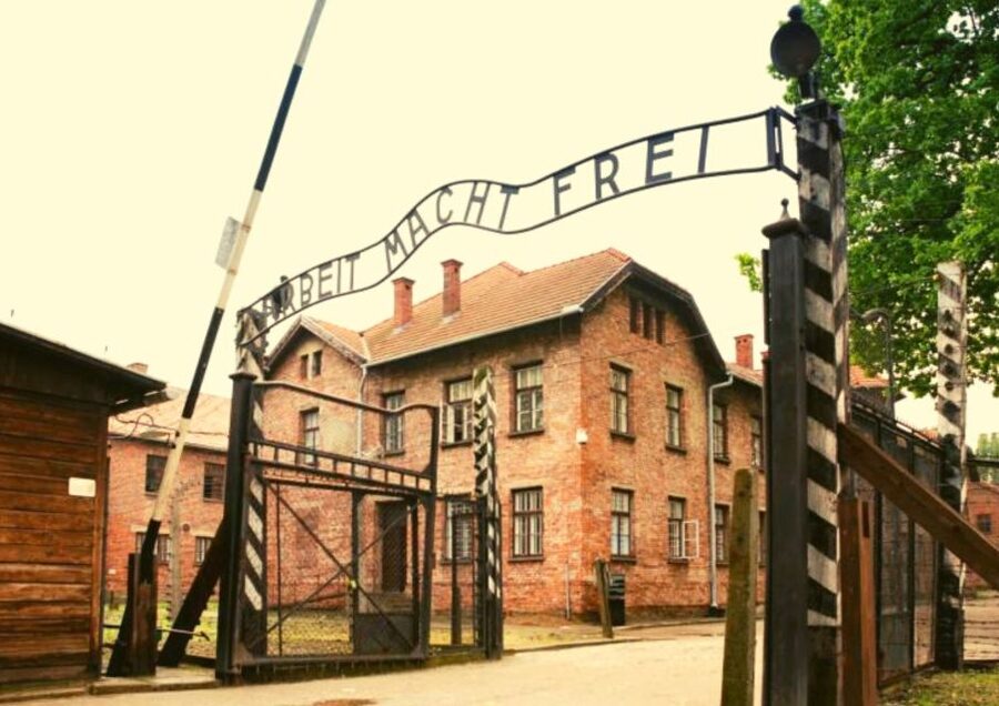 From Warsaw: Auschwitz-Birkenau Small Group Tour with Lunch - Entering Auschwitz-Birkenau with a guided English tour