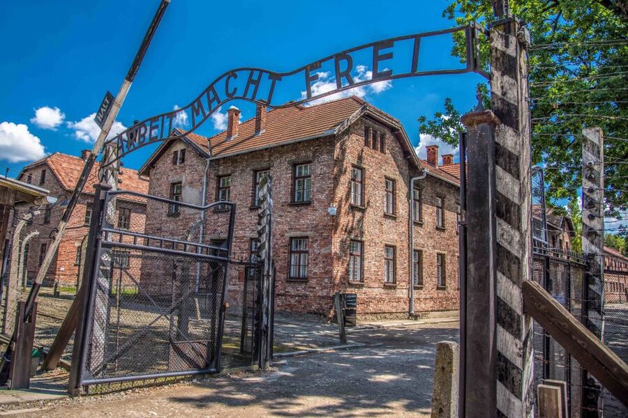 From Warsaw: Guided Tour to Auschwitz-Birkenau and Krakow - Krakow timing: 30 minutes at first, then about 2 hours later