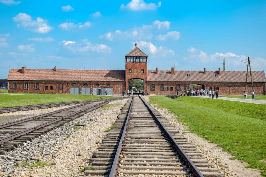 From Warsaw: Guided Tour to Auschwitz-Birkenau and Krakow - Why the guide really changes the experience