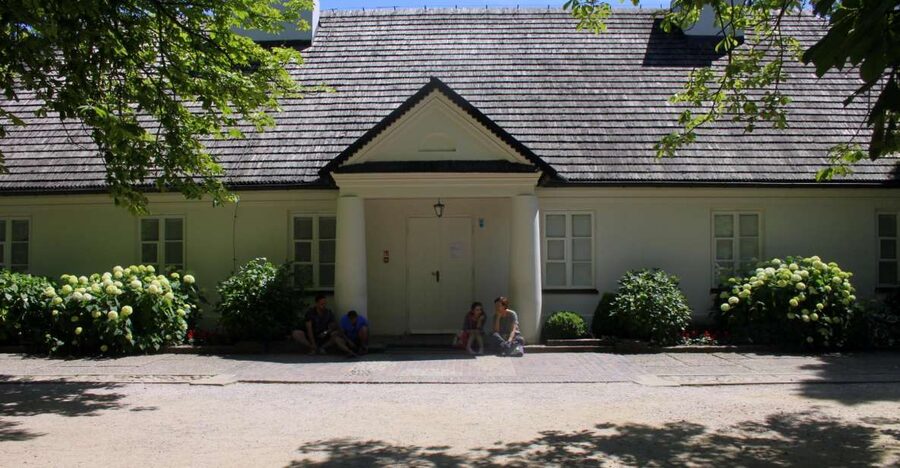 From Warsaw: Tour to Chopin's Birthplace - Żelazowa Wola - How the Expert Guide Changes the Day (English, Local, and Question-Friendly)