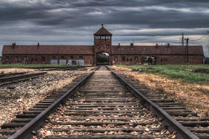Full-Day Tour of Auschwitz and Wieliczka Salt Mine from Krakow - Wieliczka Salt Mine: Steps, Chambers, and Why It Feels Different After Auschwitz