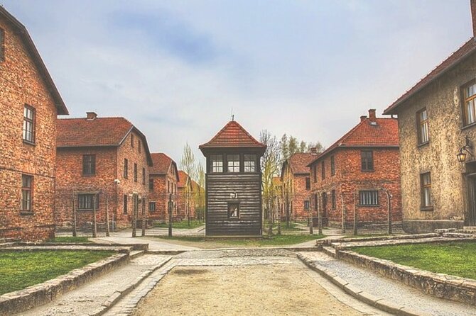 Full-Day Tour of Auschwitz and Wieliczka Salt Mine from Krakow - Why This Two-Stop Combo Works, and Who Might Find It Too Much