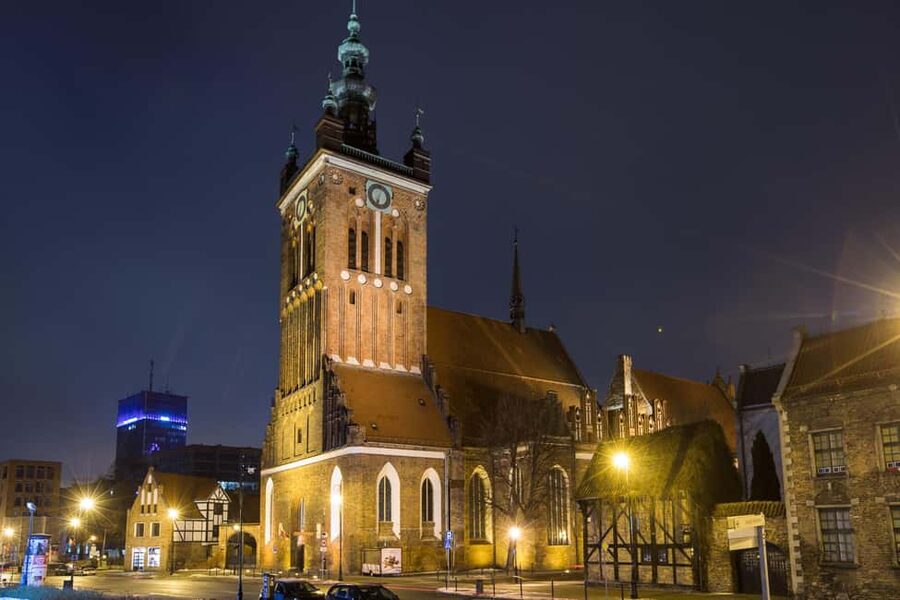 Gdansk: Chopin's Piano Concert by Candle Glow - Why this Chopin-by-candlelight concert is such an easy win in Gdansk
